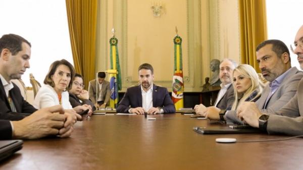 Eduardo Leite anuncia retorno das promoções na carreira do magistério
