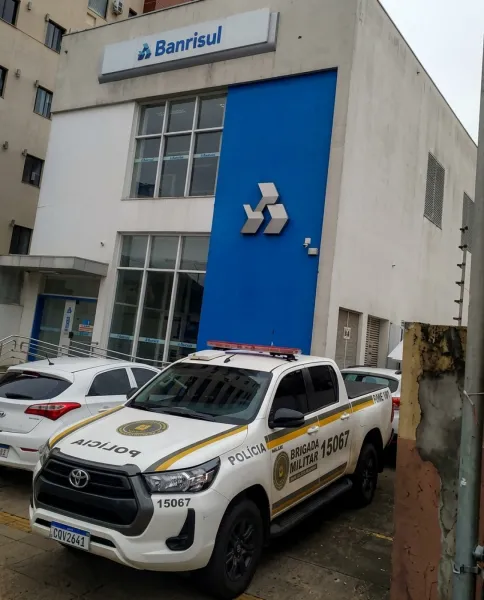Agência do Banrisul é arrombada em Cruz Alta; criminosos perfuraram o cofre
