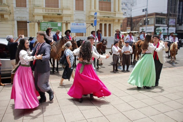 Cavalgadas do Bem percorreu as ruas da cidade no sábado dia 14