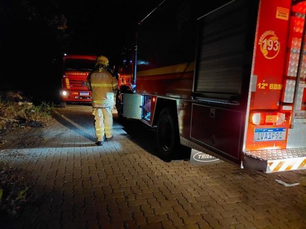 Corpo de Bombeiros de Cruz Alta combateu incêndio no Jardim Primavera 