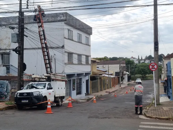 Furto de fios deixa quadra do Centro sem energia elétrica em Cruz Alta