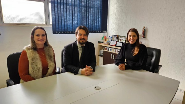 VISITA DE CORTESIA > Novo Juiz Federal Substituto visita Prefeita Paula 