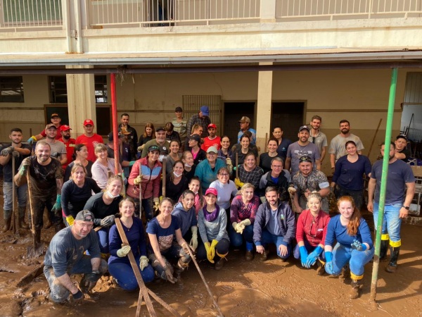 NO ANIVERSÁRIO DE PEJUÇARA> 80 Voluntários rumaram a Muçum e Roca Sales