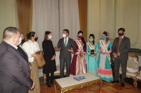 Governador recebe comitiva da Coxilha Nativista em Porto Alegre