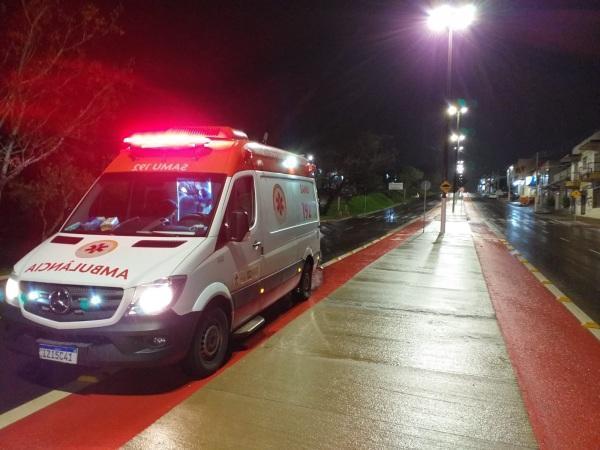 Acidente entre moto e carro na Plácido de Castro na noite do sábado