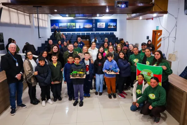 Projeto de educação ambiental de alunos de Cruz Alta é apresentado na Câmara 