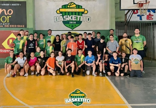 INSPIRANDO GERAÇÕES> Jogador de Basquete Enzo Ruiz Visita o Projeto Basketito 