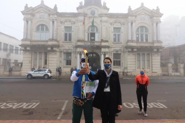 Cruz Alta recebe fogo simbólico da Pátria