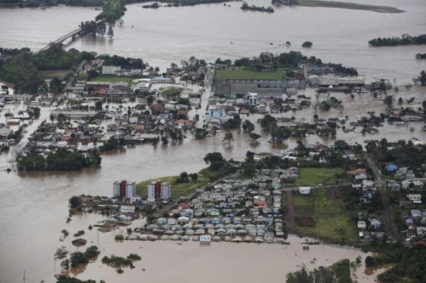 RS confirma mais uma morte, e número de vítimas das enchentes chega a 48