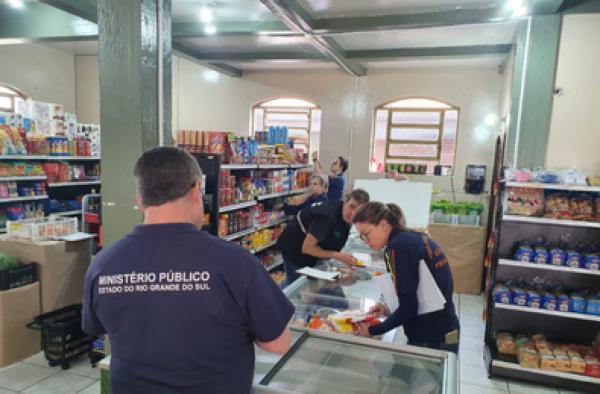 Segurança Alimentar RS apreende 480 kg de alimentos impróprios em F. dos Valos