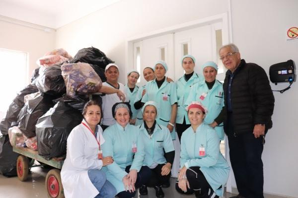 Hospital São Vicente faz doação de caixas para projeto social do Lions Clube