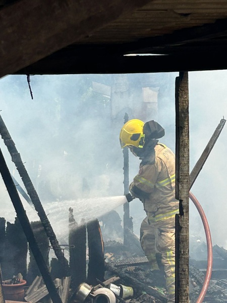Incêndio atinge duas residências no bairro Petrópolis 2  em Cruz Alta