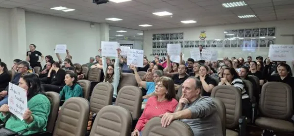 Vale-alimentação de Três de Maio sofre mudanças e vereadora é escoltada