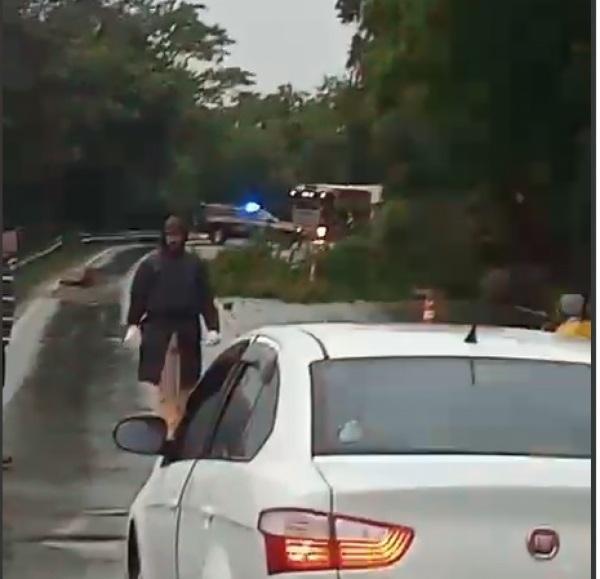 QUEDA DE BARREIRAS:BR-158 está interditada na serra entre Itaara e Santa Maria