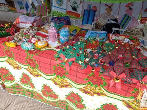 Feira de Artesanato de Natal oferece opções em presentes para a população