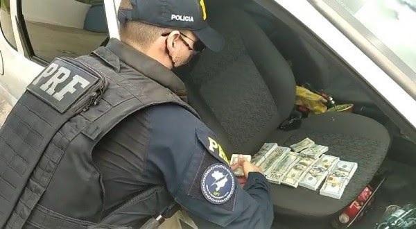Mulher é presa com 70 mil dólares escondidos no sutiã e na calça em Uruguaiana