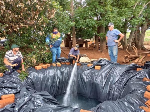 Defesa Civil continua levando água para animais de comunidades do interior