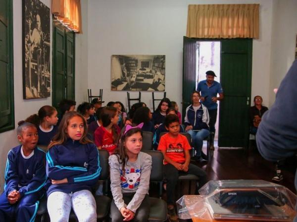Casa Museu Erico Verissimo recebe alunos para visitação orientada