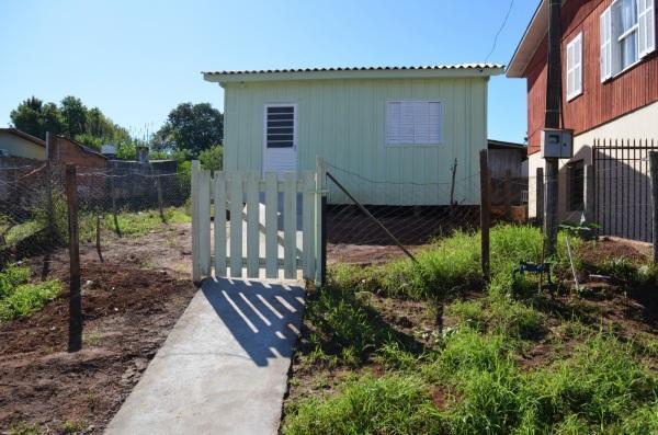 Banco de Materiais de Construção realiza a entrega de uma casa