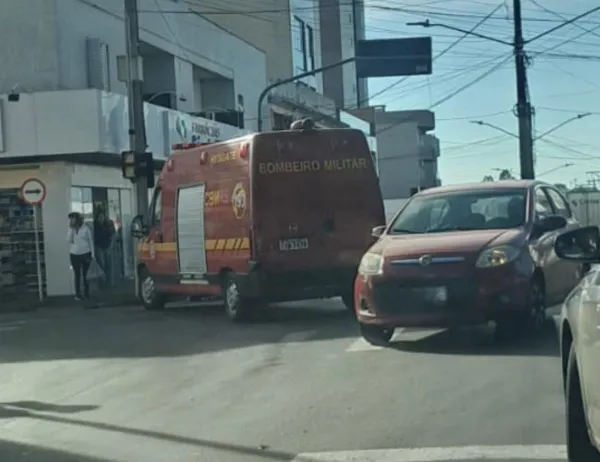 SEMÁFORO PARA PEDESTRES ESTRAGADO> Mulher é atropelada no Centro de Cruz Alta