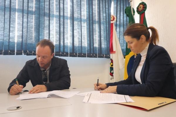 Assinado contrato para obra de pavimentação nos bairros São Jorge e Vila Rocha