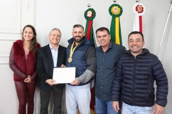 Cruzaltense campeão brasileiro de Karatê disputará mundial na Itália