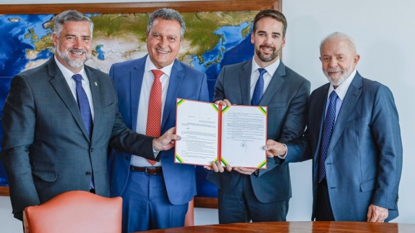 R$ 6,5 BILHÕES> Em reunião com Leite, Lula assina acordo de reconstrução do RS