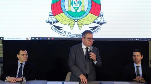 Governo do RS anuncia pagamento antecipado do 13º salário aos servidores