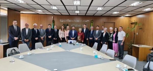 Reitores de 14 universidades gaúchas se reúnem com o vice-governador eleito