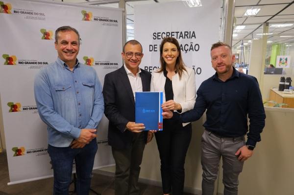 Prefeita Paula esteve reunida com o Secretário Estadual de Habitação 