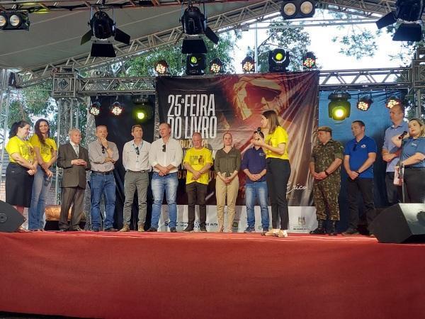 Abertura da Feira do Livro em Cruz Alta; nesta sexta mais um dia de atividades