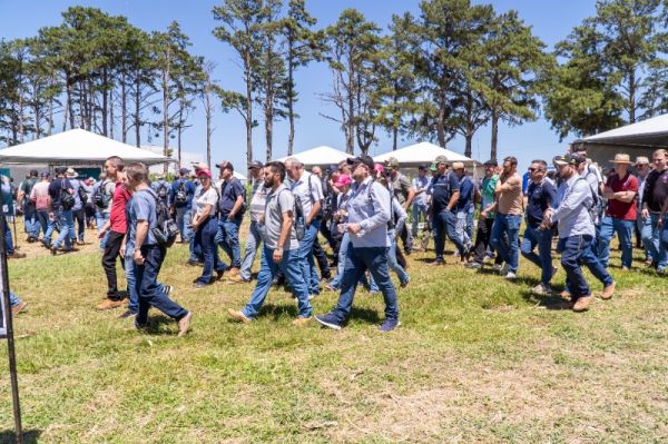 2º DIA> Segue hoje o Show Técnico Cooperativo no Campo da CCGL em Cruz Alta