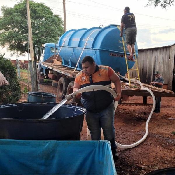 Defesa Civil de Cruz Alta segue abastecendo o interior devido a estiagem 