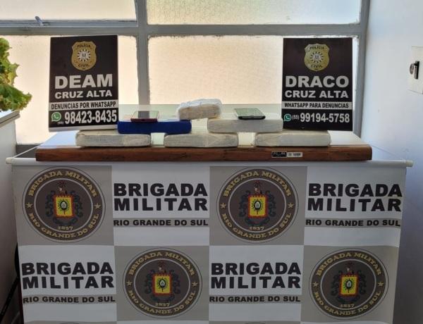 Deam , Draco da Civil e Brigada prendem homem e apreendem drogas após denúncia