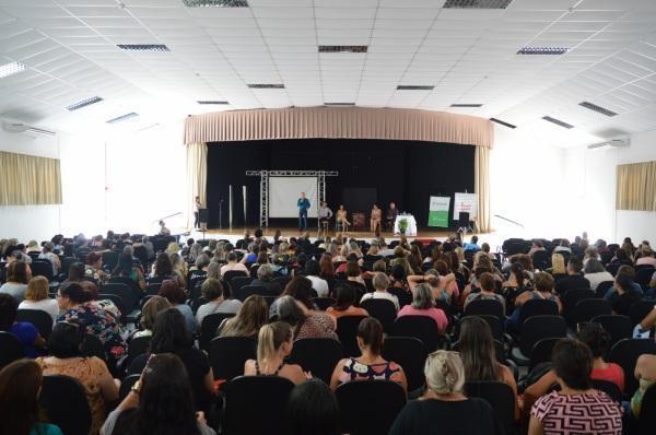 4-	Abertura do ano letivo na rede municipal mobiliza centenas de professores.