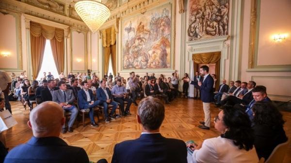 Famurs apresenta prioridades ao governador Eduardo Leite