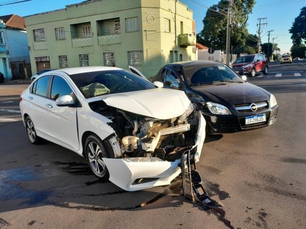 Acidente de trânsito com danos materiais no centro de Cruz Alta