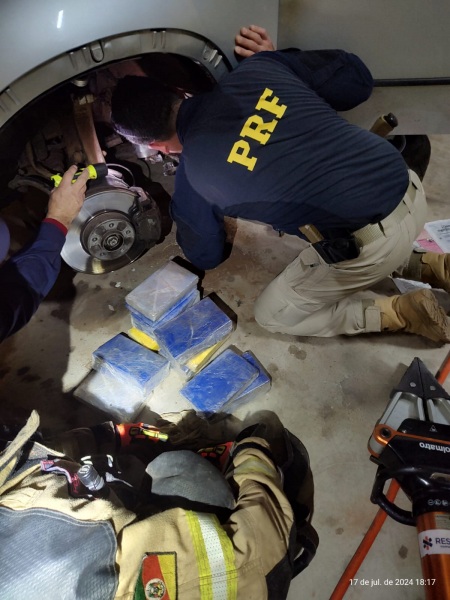 PRF apreende 110 quilos de cocaína em Cruz Alta; três paraguaios foram presos