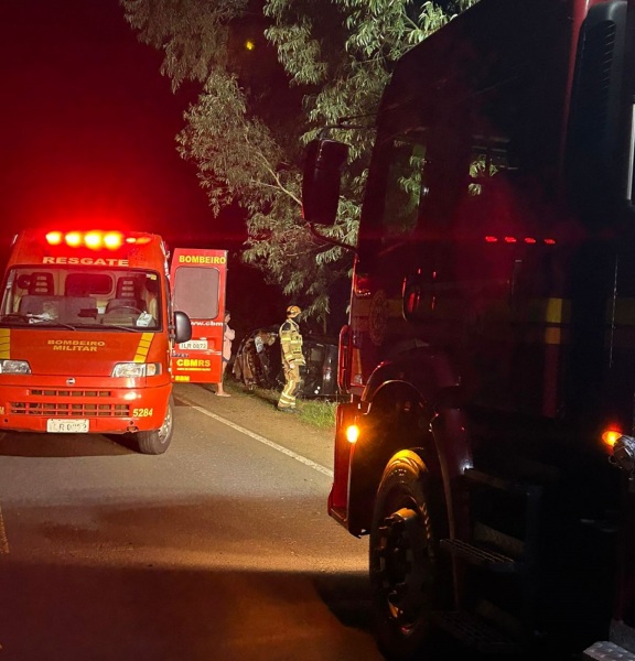 ACIDENTE>Veículo capota e deixa 03 feridos na RST-481 em direção ao Incra