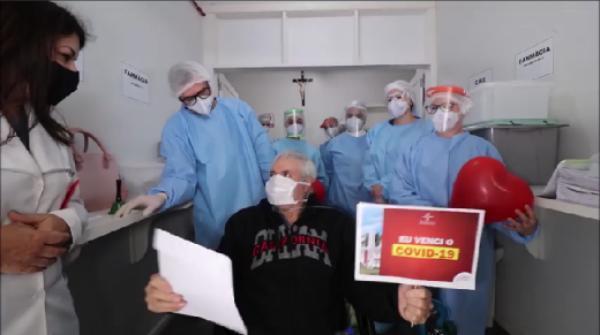 Mais um paciente recuperado da Covid-19 recebe alta hospitalar