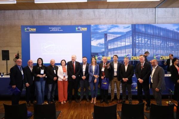 Prefeita Dra. Paula cumpre agenda em Brasília em importante reunião na CNM