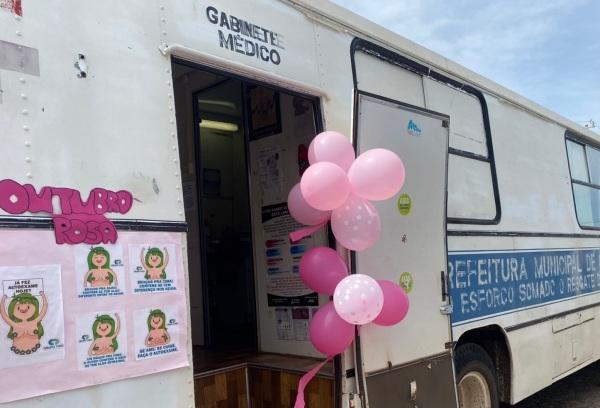 Unidade móvel realiza coletas e orientações do Outubro Rosa
