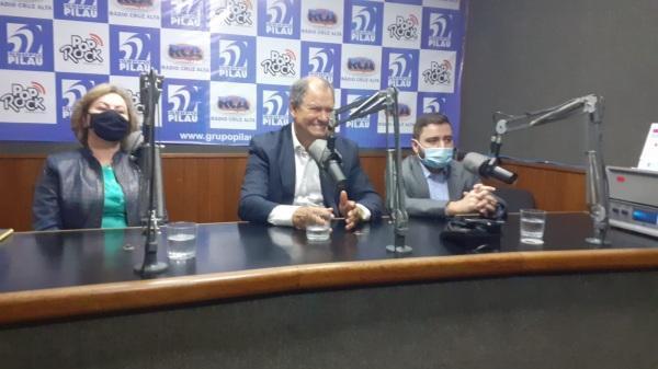 Rádio Cruz Alta recebe no estúdio o deputado Gabriel Souza 