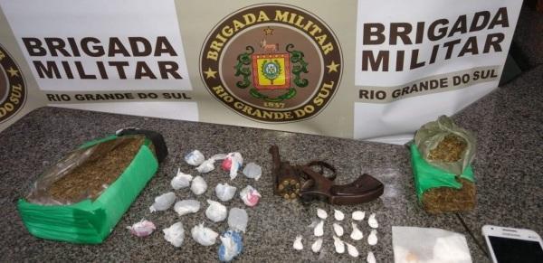 Brigada Militar de Ijuí prende foragido e apreende armas e drogas