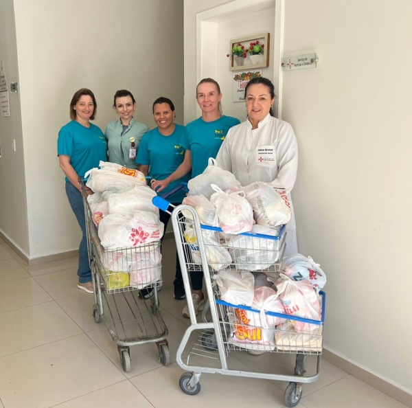 Hospital recebe doação de alimentos de grupo da cidade de Selbach