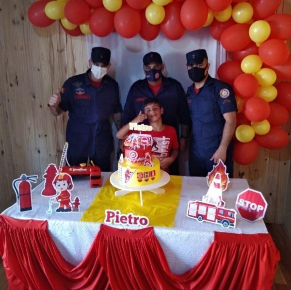 Corpo de Bombeiros de Cruz Alta realizam o sonho do pequeno Pietro, de 7 anos