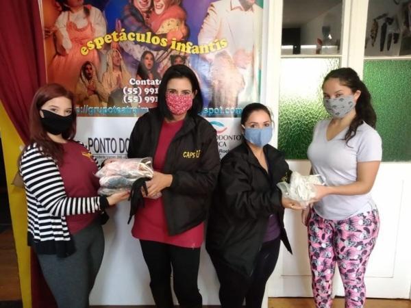 Grupo Teatral Máschara confecciona mascaras ao CAPSij