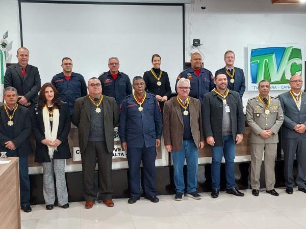 Corpo de Bombeiros de Cruz Alta comemoram 72 anos com entrega de comendas