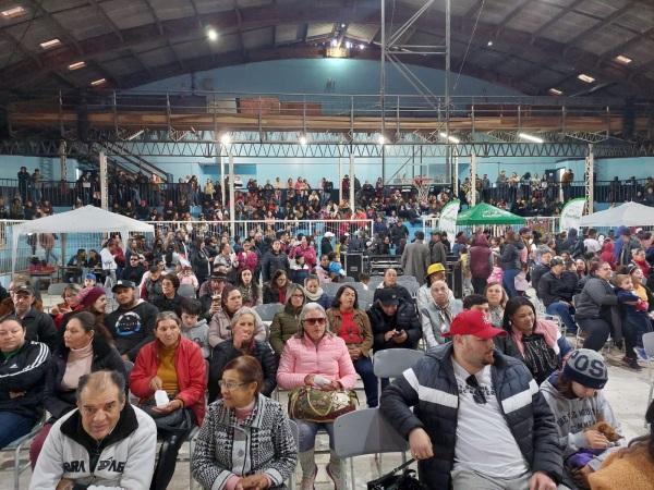 Festa do aniversário de Cruz Alta reúne grande público no ginásio municipal