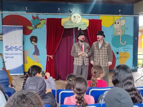 Teatro a Mil leva espetáculo e oficina de teatro para cerca de 600 estudantes